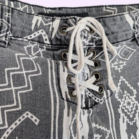 Billabong Aztec Lite Hearted Shorts - Picture 3 of 7